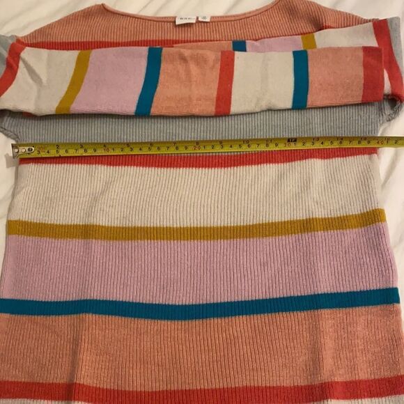 GAP merino wool blend sweater in very good condition. Size Xs. - Picture 7 of 8